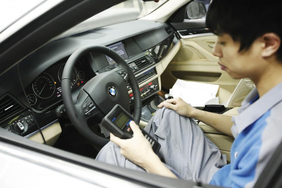  BMW 5-Series Long Wheelbase 2011 года  (фото 24 из 25)